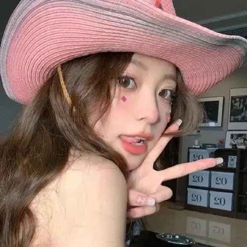 有色彩的女子